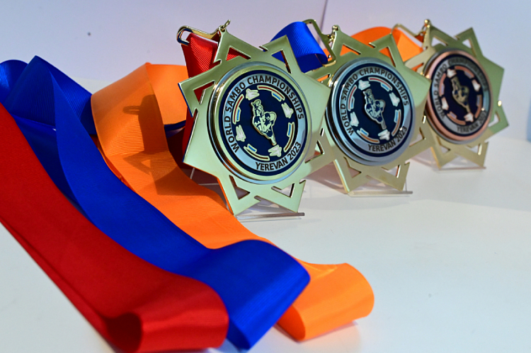  ٢٦ ميدالية للدول الأعضاء في بطولة العالم للسامبو